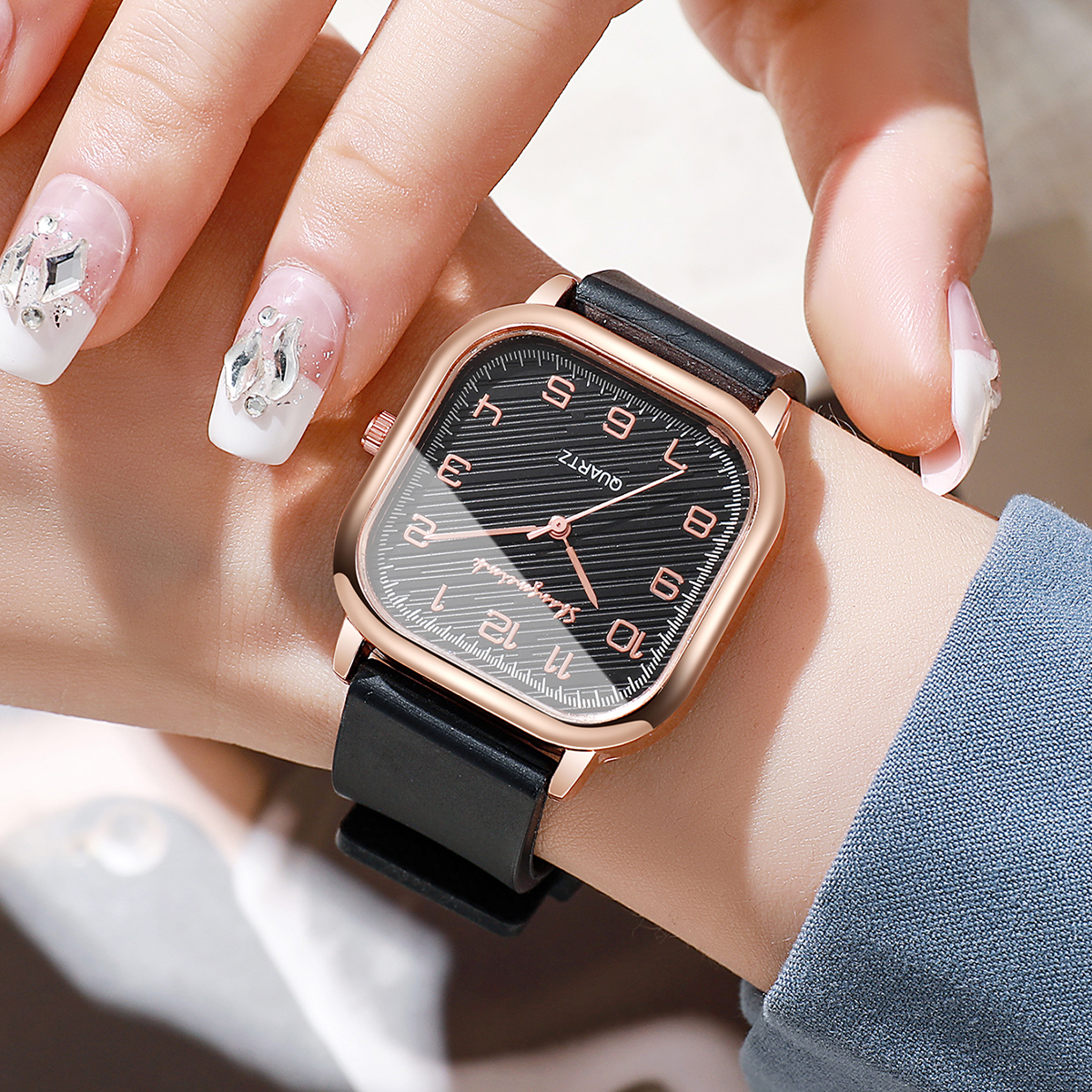 Fashion Square Women Watches C - مراجعة Silicone Band Women وسعره