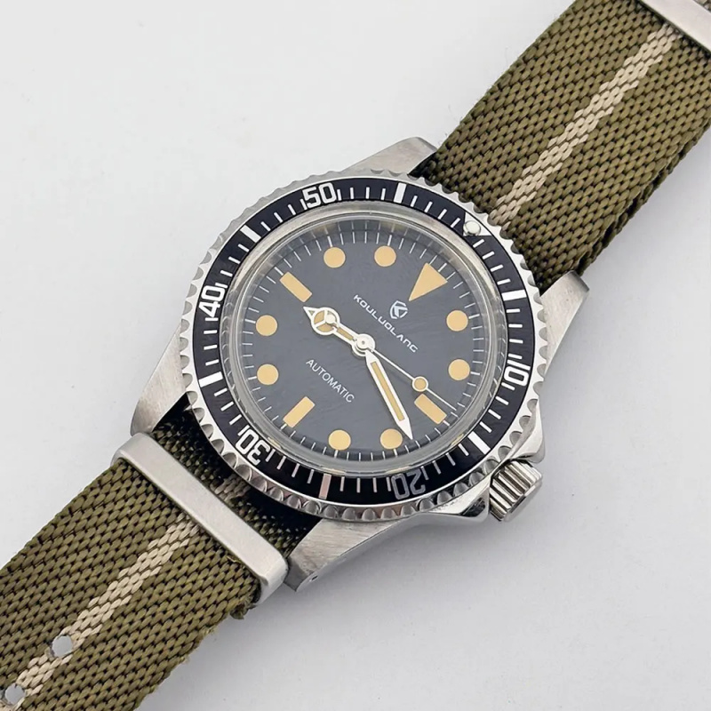 NH35 vintage 40mm sapphire gla - مراجعة Tropic Strap Vintage وسعره