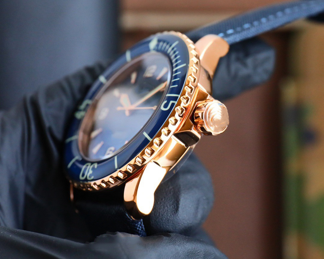 Customized watch, 42mm, sapphi - مراجعة Canvas Strap Watch وسعره